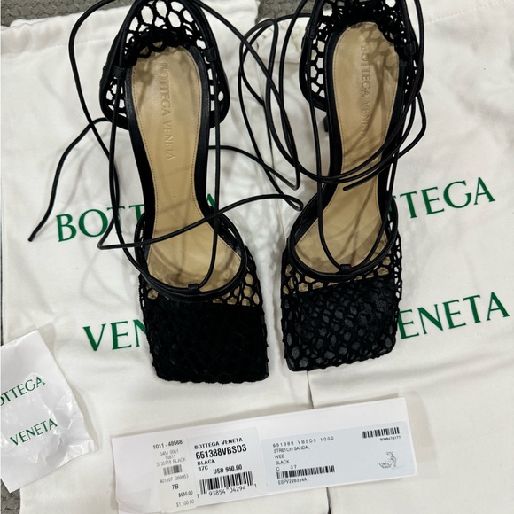 Size 7, true to size black heels - Picture 2 of 8